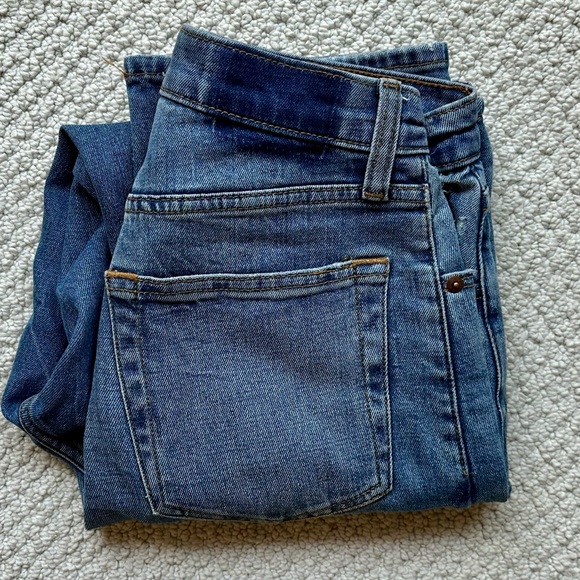 Abercrombie CurveLove Ultra HighRise Ankle Straight Jean 26 Ripped medium wash - Picture 5 of 5